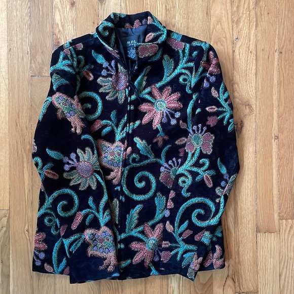 M.D.L. New York Polyester, Rayon and Cotton Jacket with zipper in front. - Picture 3 of 3